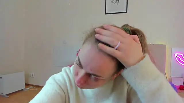 Snapshot of MelanieCuty chatting on March 31, 5:20 am MelanieCuty online show from March 31, 5:20 am