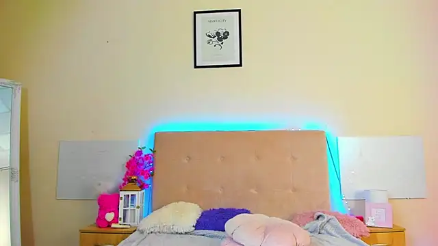 MelanieCuty online show from June 7, 5:23 am