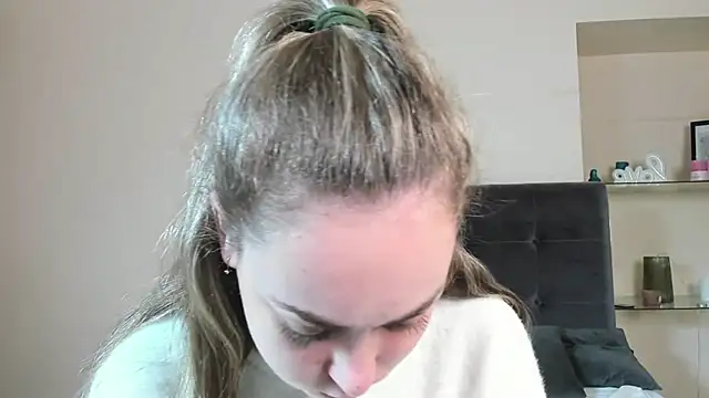 MelanieCuty online show from April 3, 5:36 am