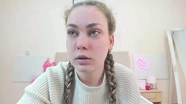 MelanieCuty online show from April 11, 5:15 am