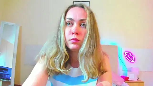 MelanieCuty online show from May 5, 5:21 am