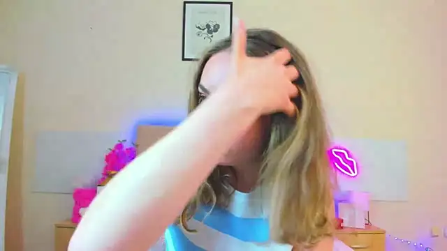 MelanieCuty online show from May 4, 6:49 am
