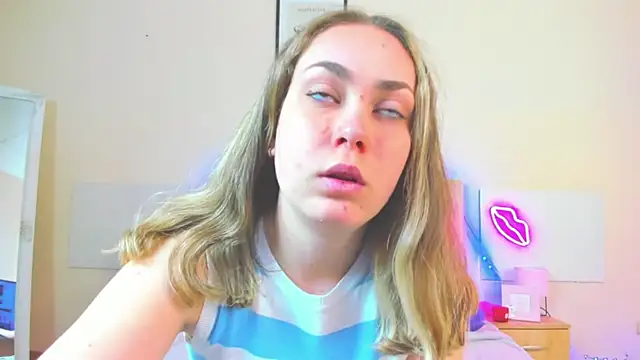 MelanieCuty online show from May 6, 5:44 am