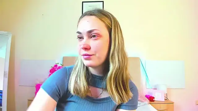 MelanieCuty online show from May 18, 5:23 am