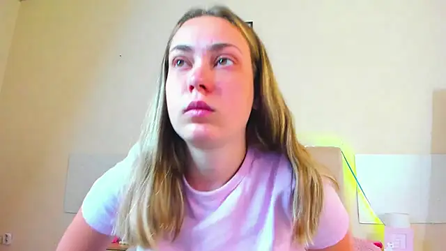 MelanieCuty online show from June 20, 5:23 am