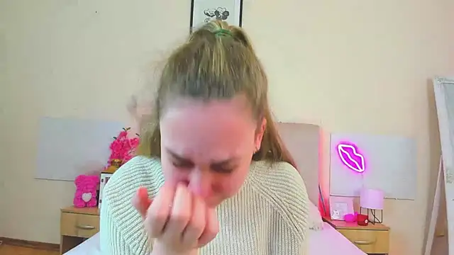 MelanieCuty online show from April 21, 5:14 am