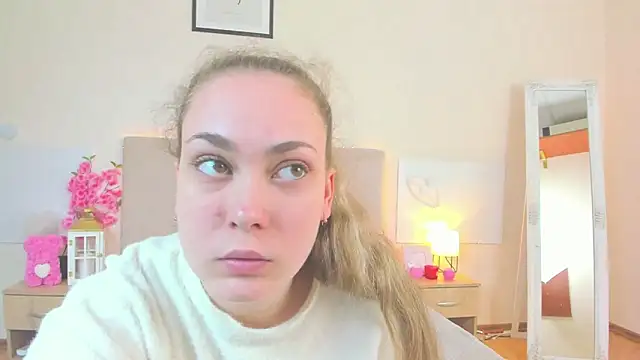 MelanieCuty online show from April 1, 5:31 am