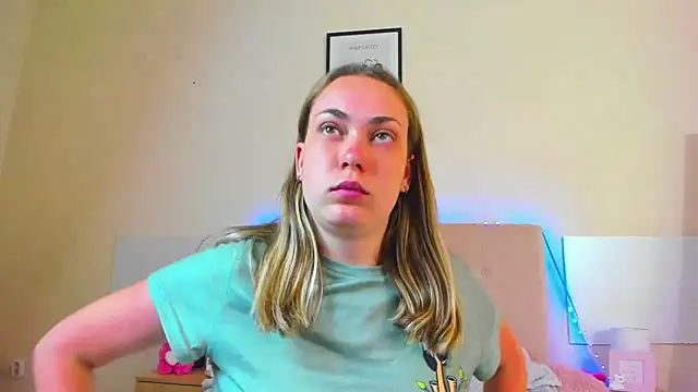 MelanieCuty online show from June 16, 5:18 am
