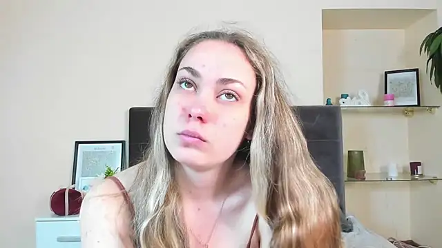 MelanieCuty online show from April 7, 5:31 am