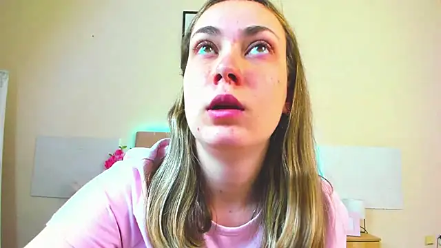 MelanieCuty online show from May 26, 5:27 am