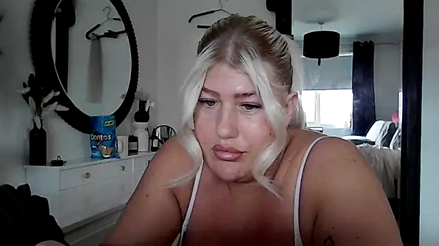 Lexi Laura online show from April 3, 12:11 pm