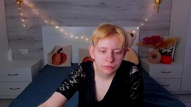 EloraBlu online show from March 13, 11:48 am