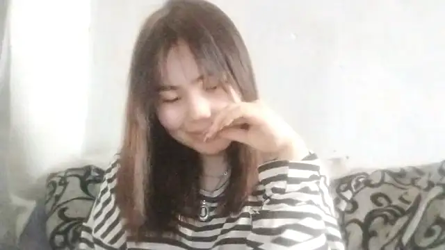 Snapshot of CuteAngell chatting on March 23, 8:25 am CuteAngell online show from March 23, 8:25 am