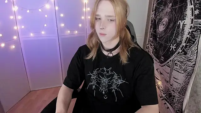 Snapshot of Simochka_w chatting on July 2, 4:29 am Simochka w online show from July 2, 4:29 am