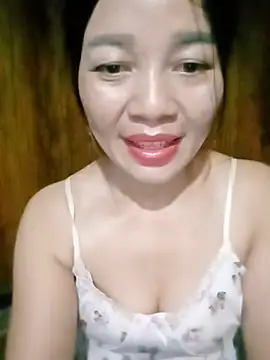 Snapshot of Yiyi102300 chatting on May 27, 1:57 am Yiyi102300 online show from May 27, 1:57 am