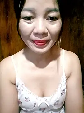 Snapshot of Yiyi102300 chatting on May 29, 2:50 am Yiyi102300 online show from May 29, 2:50 am