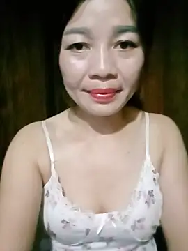 Snapshot of Yiyi102300 chatting on May 25, 1:32 pm Yiyi102300 online show from May 25, 1:32 pm
