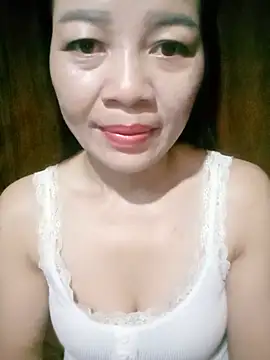 Snapshot of Yiyi102300 chatting on May 21, 9:56 pm Yiyi102300 online show from May 21, 9:56 pm