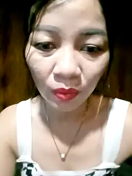 Snapshot of Yiyi102300 chatting on June 14, 2:24 am Yiyi102300 online show from June 14, 2:24 am