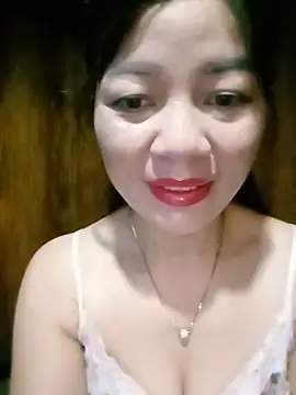 Snapshot of Yiyi102300 chatting on June 18, 1:26 am Yiyi102300 online show from June 18, 1:26 am