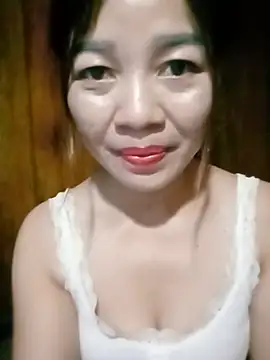Snapshot of Yiyi102300 chatting on May 28, 2:41 am Yiyi102300 online show from May 28, 2:41 am