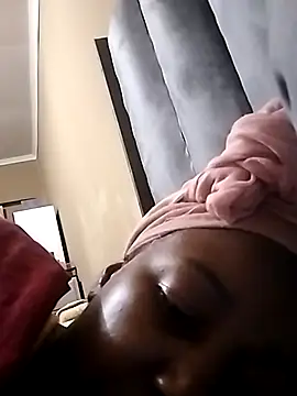 Prettylicou online show from March 28, 1:39 am