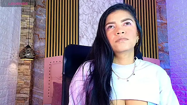Snapshot of AishaCambell_ chatting on May 19, 11:06 am AishaCambell online show from May 19, 11:06 am