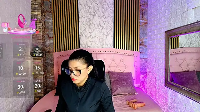 Snapshot of AishaCambell_ chatting on April 12, 9:56 am AishaCambell online show from April 12, 9:56 am