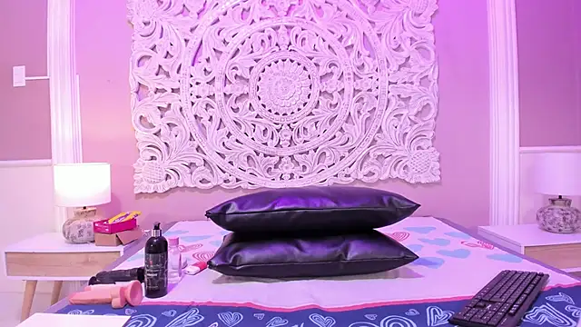 ElaineLaurent online show from April 1, 3:52 am