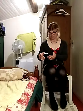 stephie83 online show from March 28, 7:59 pm