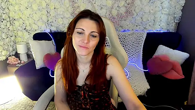 FireFoxxxxxy online show from April 12, 6:05 am