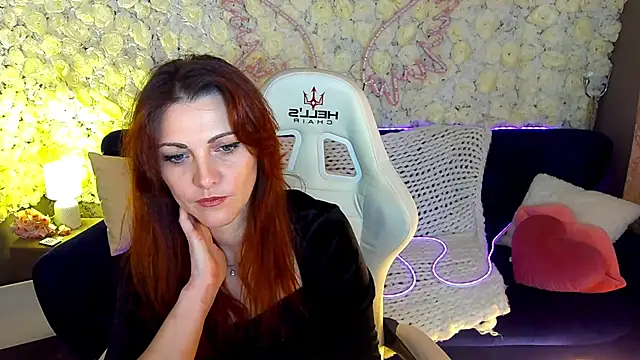 FireFoxxxxxy online show from April 11, 7:45 am