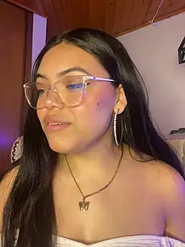 Snapshot of Valentine_pink chatting on March 16, 2:53 pm Valentine pink online show from March 16, 2:53 pm