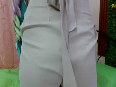 hotlatinaluna23 online show from April 17, 7:38 pm