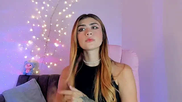 DannieAllen online show from April 17, 8:55 pm