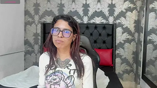 Emily Lopera online show from June 21, 11:43 pm