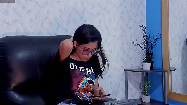 Emily Lopera online show from July 8, 3:56 pm