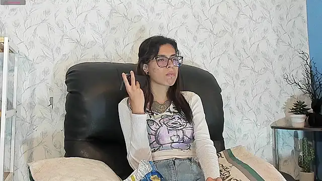 Emily Lopera online show from July 24, 4:14 pm