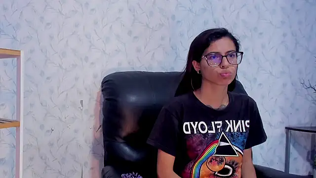 Emily Lopera online show from July 4, 3:38 pm
