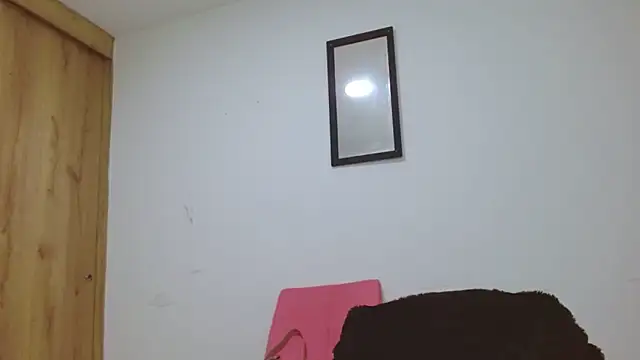 Snapshot of Emily_Lopera chatting on June 7, 10:04 pm Emily Lopera online show from June 7, 10:04 pm