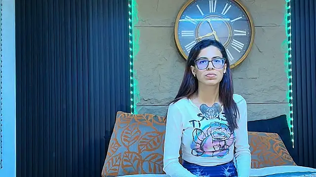 Emily Lopera online show from July 10, 10:21 pm
