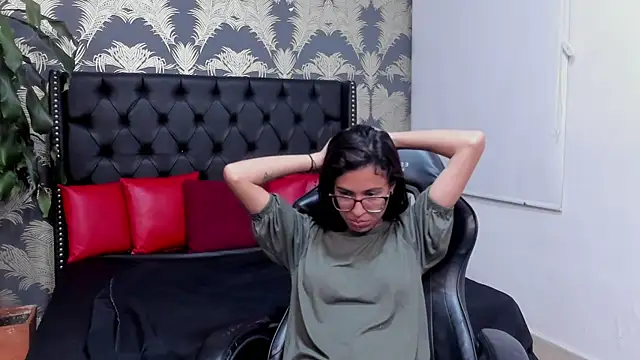 Emily Lopera online show from April 29, 2:32 pm