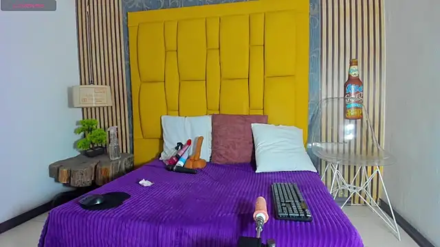  karlaruso online show from April 22, 1:07 pm