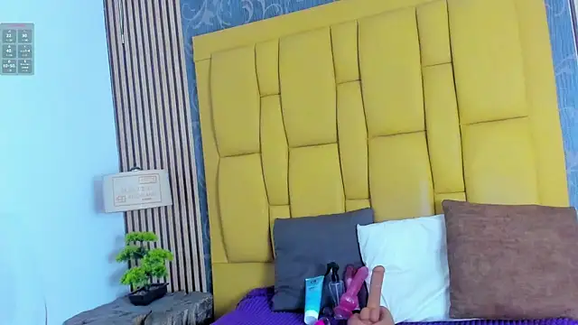  karlaruso online show from March 26, 11:52 am