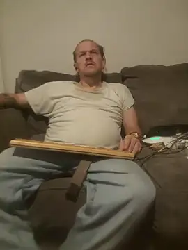 yourMasterisBored online show from March 25, 4:01 am