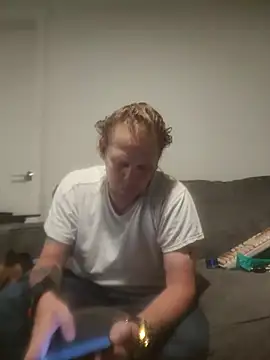 yourMasterisBored online show from April 28, 2:27 am