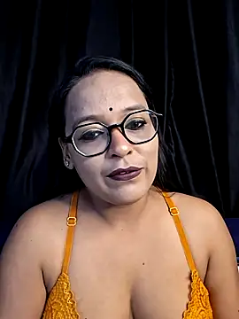 Snapshot of hornyrosy321 chatting on June 8, 6:08 pm hornyrosy321 online show from June 8, 6:08 pm
