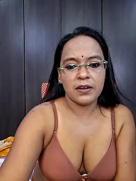 Snapshot of hornyrosy321 chatting on May 26, 5:55 pm hornyrosy321 online show from May 26, 5:55 pm