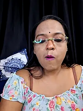 Snapshot of hornyrosy321 chatting on June 14, 5:25 pm hornyrosy321 online show from June 14, 5:25 pm
