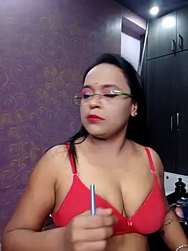Snapshot of hornyrosy321 chatting on May 6, 6:01 pm hornyrosy321 online show from May 6, 6:01 pm